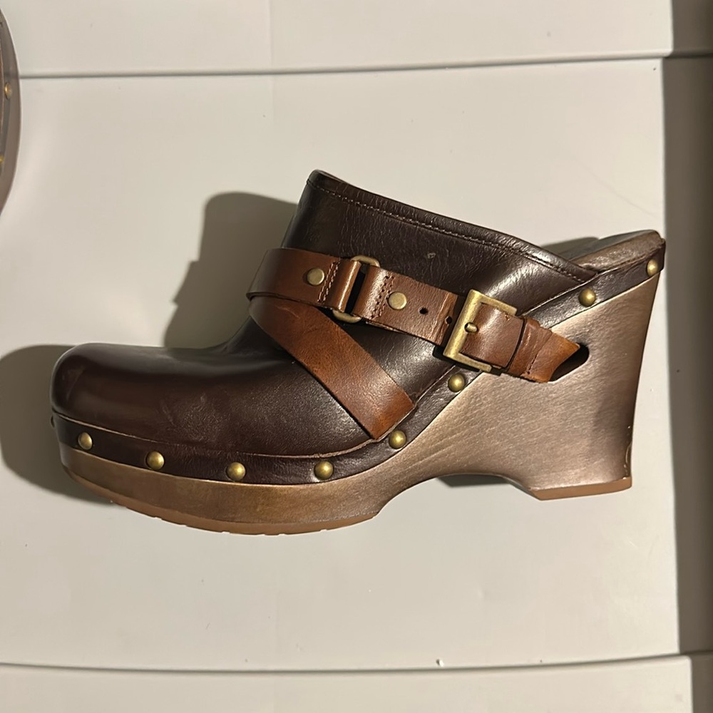 UGG Heels Clog Style Brown Leather Buckles Sheepskin Lining Size 10